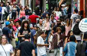  População no Brasil cresce em ritmo menor e está envelhecendo 